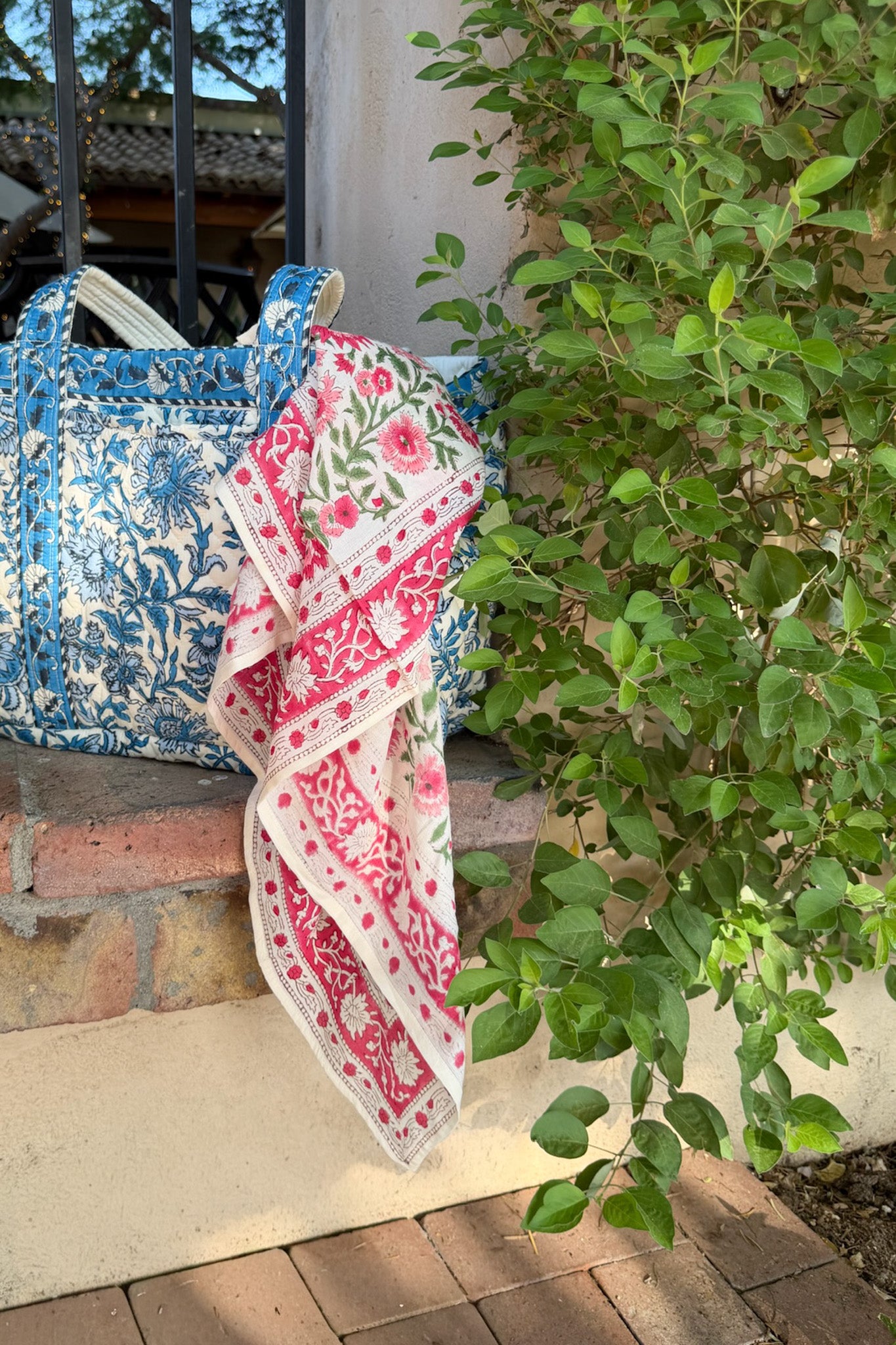 Lilly Lightweight Cotton Scarf in Pink