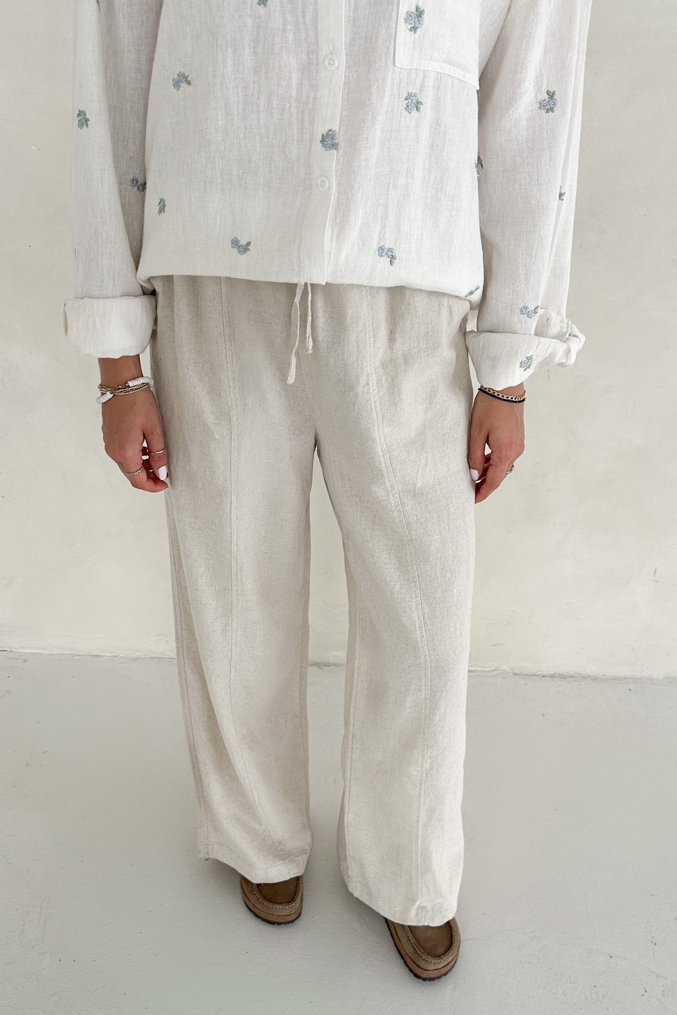 Bungalow Linen Pants in Oatmeal - Neutral Ground