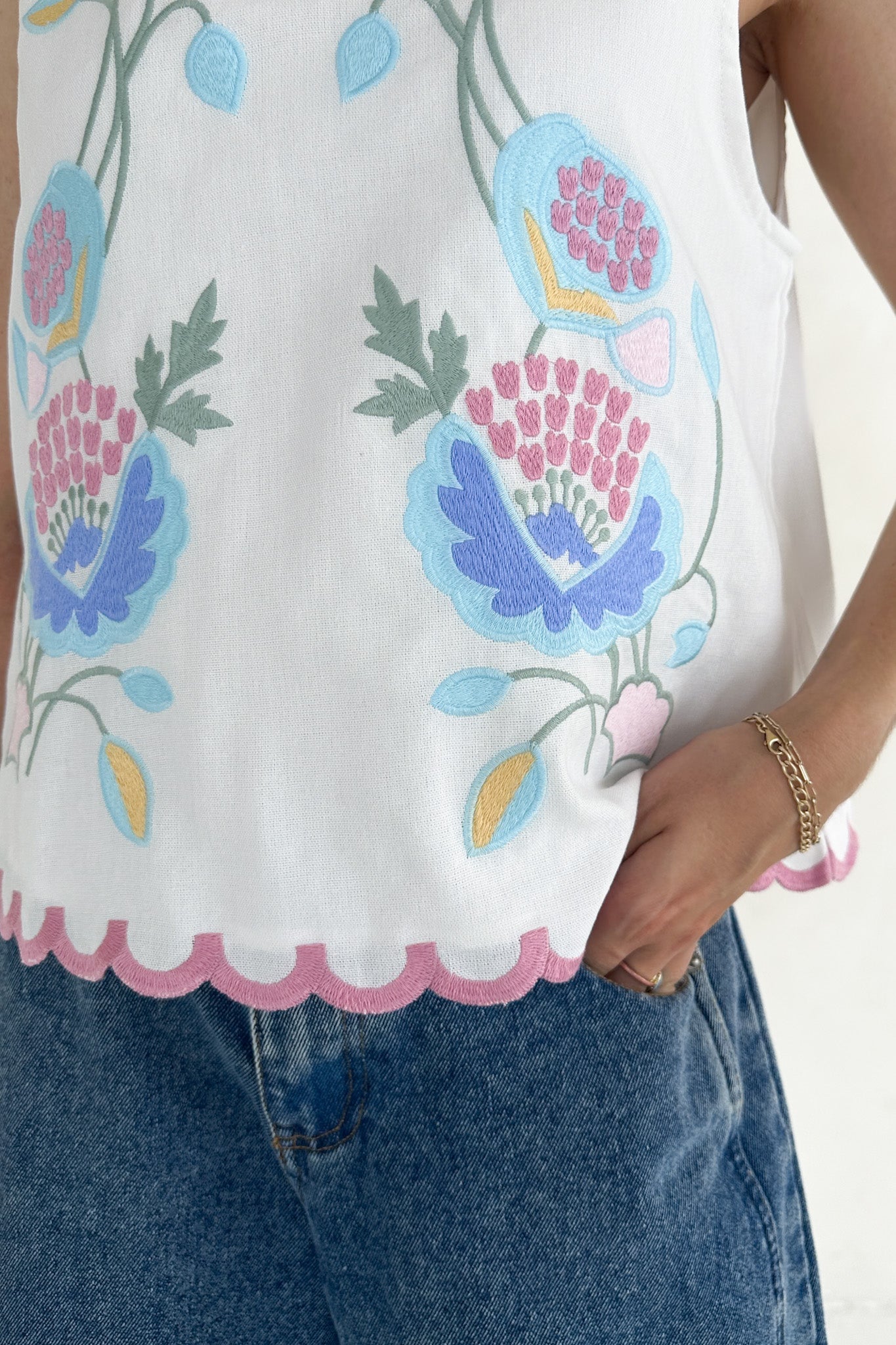 Eloise Sleeveless Floral Embroidered Top in White - Neutral Ground