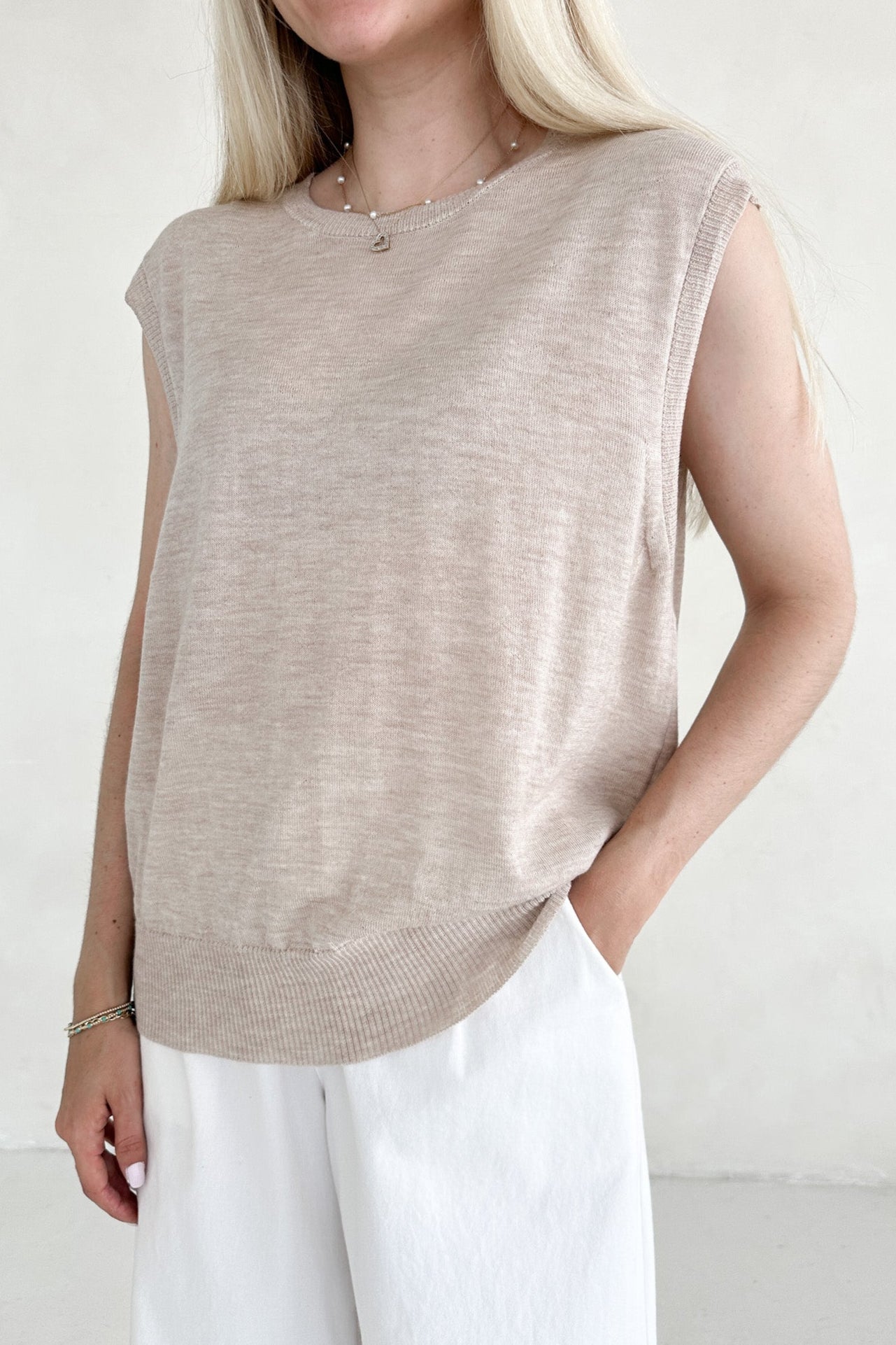 Lainey Lightweight Cashmere Relaxed Top in Taupe - Neutral Ground