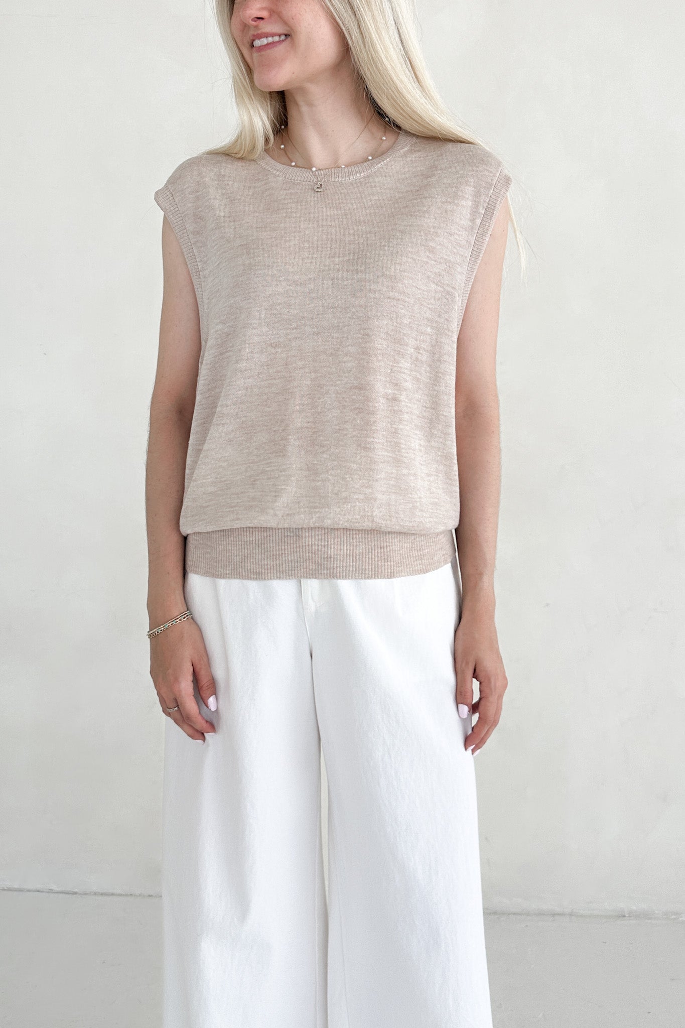 Lainey Lightweight Cashmere Relaxed Top in Taupe - Neutral Ground