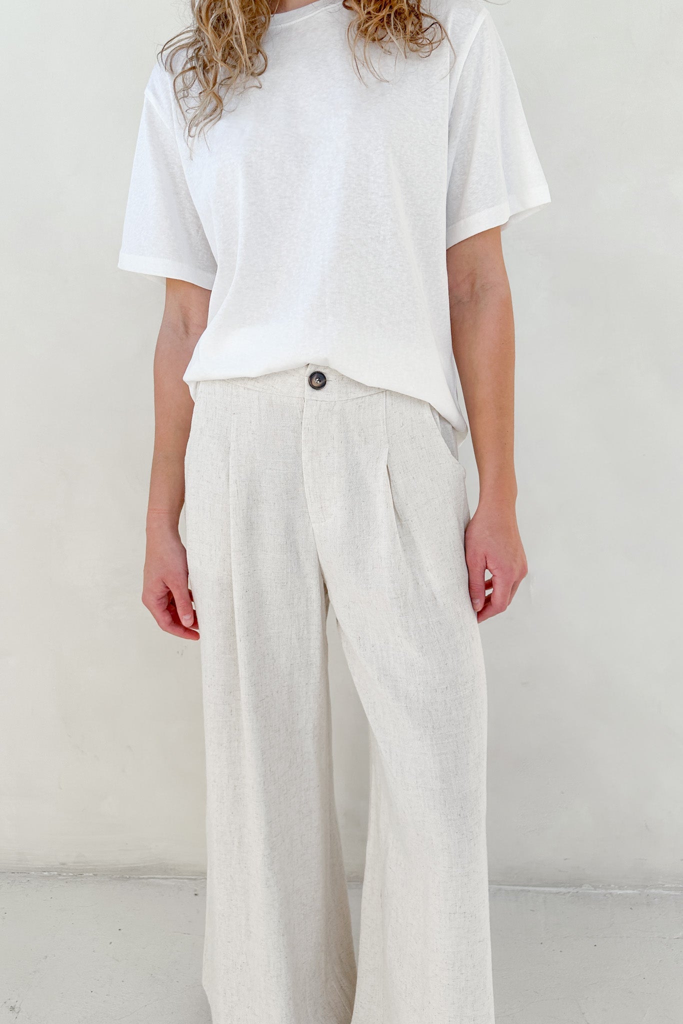 Land & Sea Pleated Linen Blend Trousers in Oatmeal - Neutral Ground