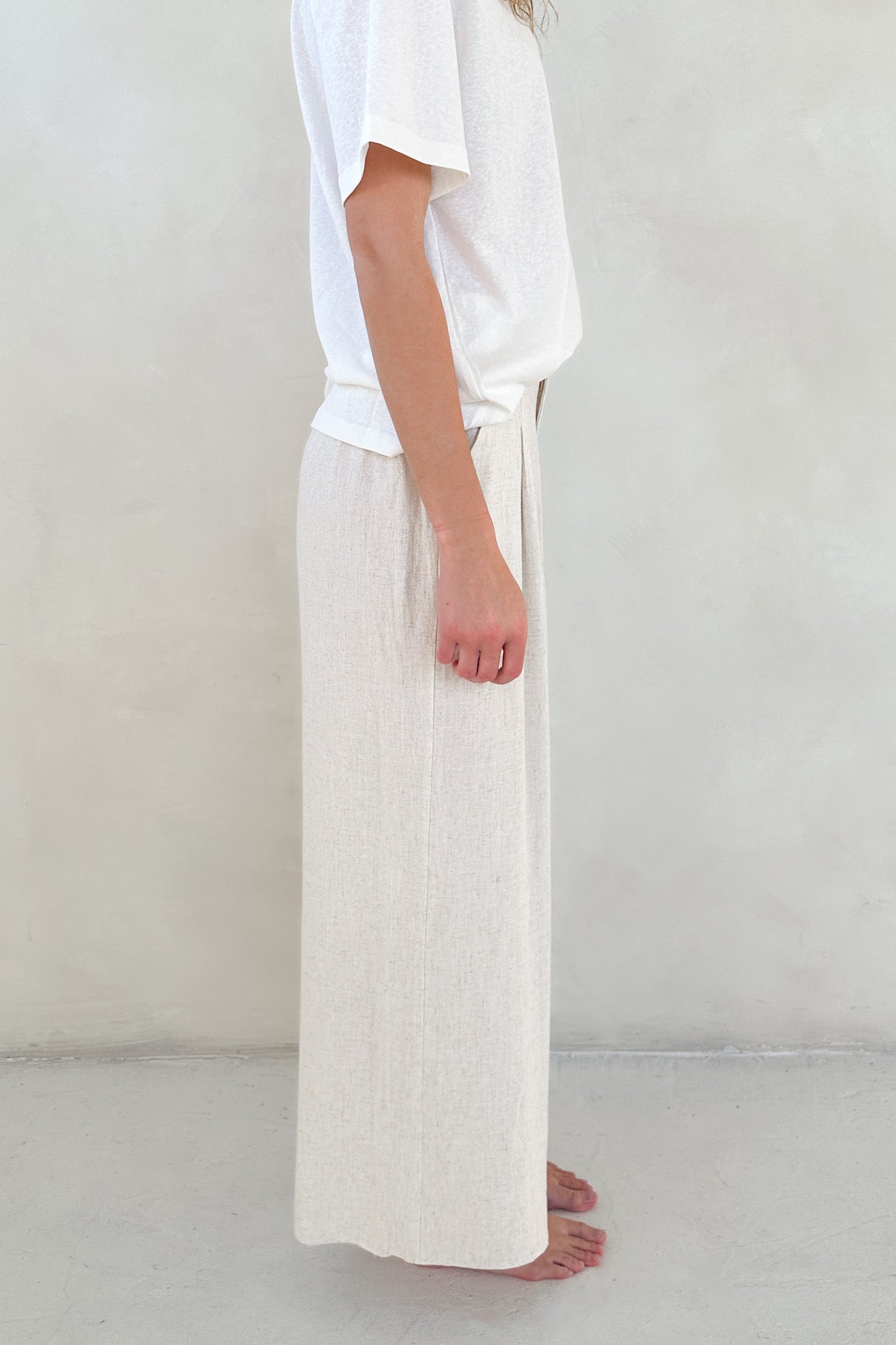Land & Sea Pleated Linen Blend Trousers in Oatmeal - Neutral Ground