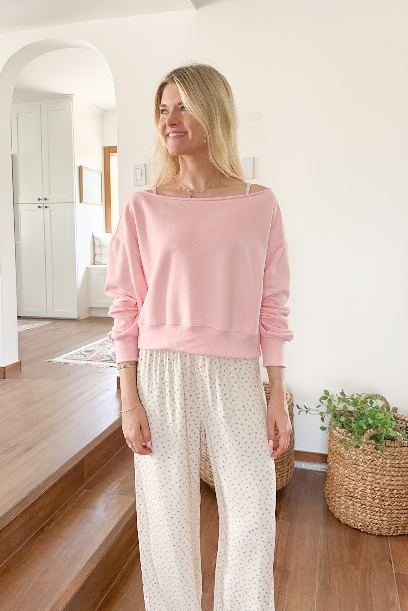 Maddie Pullover Sweatshirt in Ballet Pink - Neutral Ground
