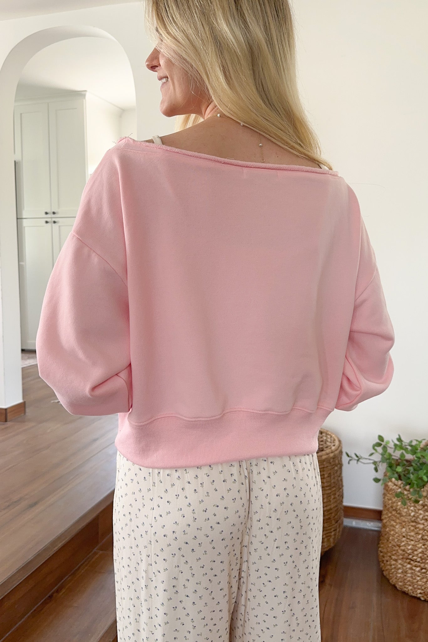 Maddie Pullover Sweatshirt in Ballet Pink - Neutral Ground