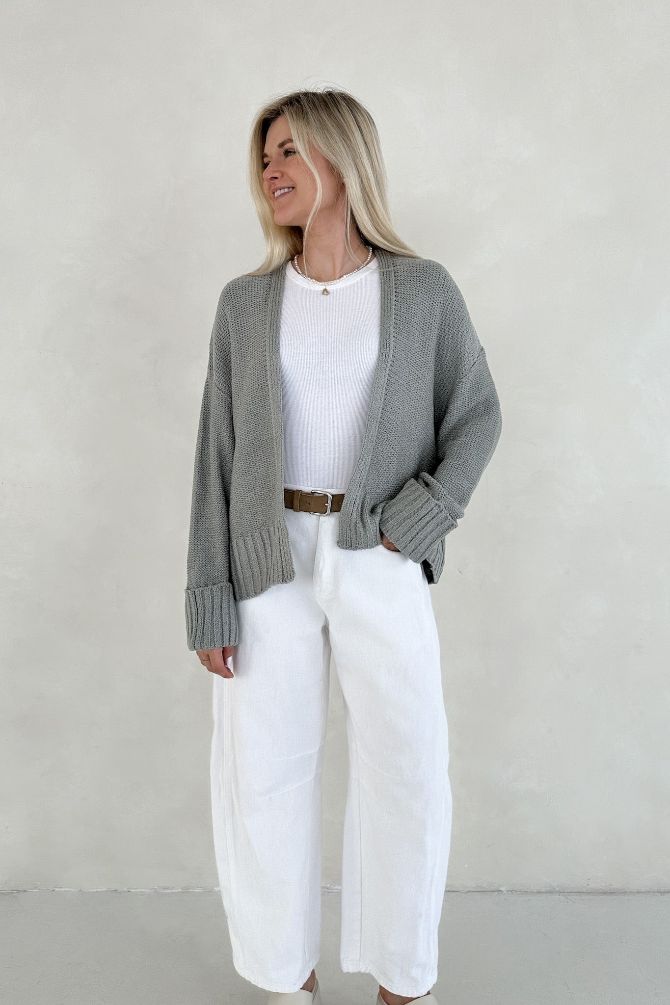 Nora Lightweight Cotton Barrel Jeans in White - Neutral Ground