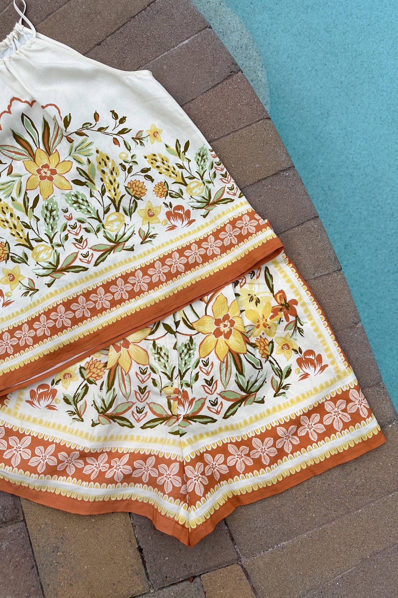 Over the Border Tropical Print Shorts - Neutral Ground