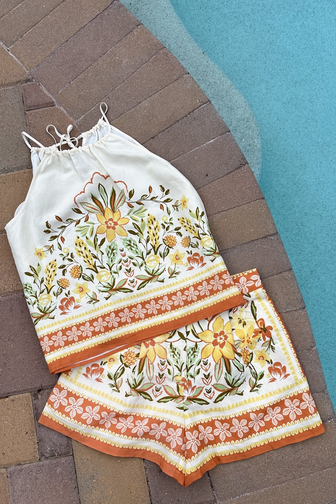 Over the Border Tropical Print Top - Neutral Ground