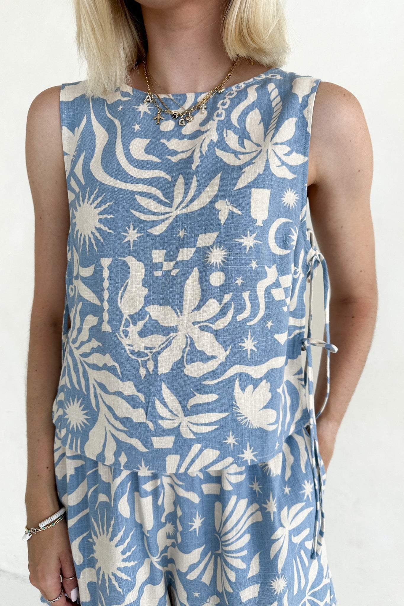 Renn Blue Tropical Print Linen Blend Top - Neutral Ground