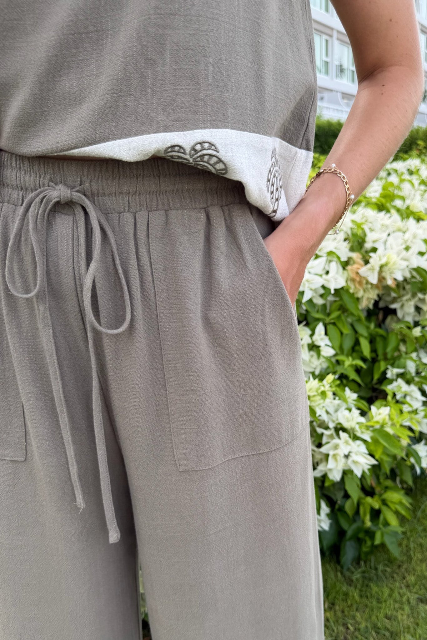 Villa Embroidered Linen Blend Wide Leg Pants - Neutral Ground