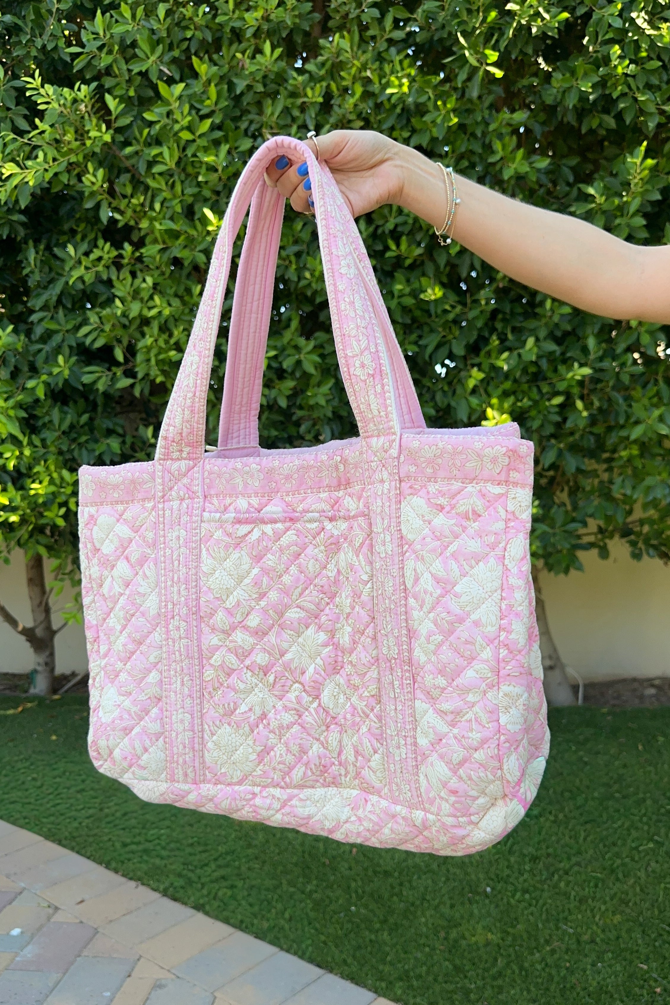 Market Quilted Tote Bag in Baby Pink and White