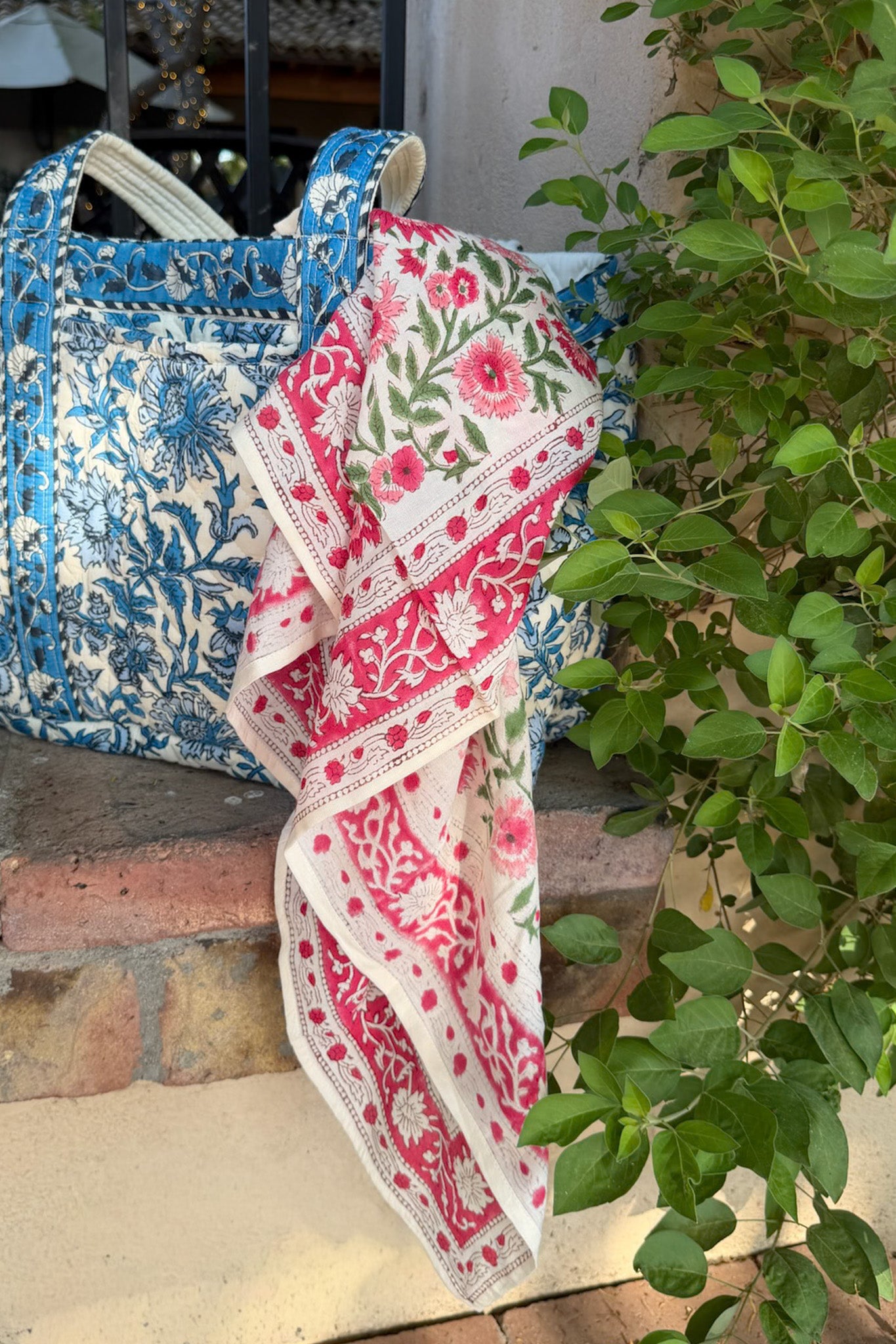 Lilly Lightweight Cotton Scarf in Pink
