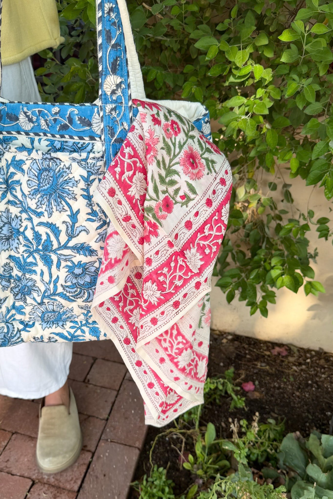 Lilly Lightweight Cotton Scarf in Pink