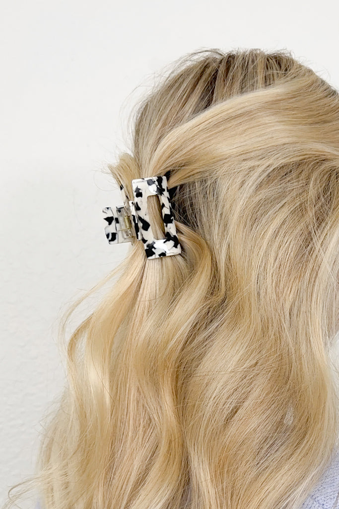 Nelly Rectangle Claw Clip in Black and White