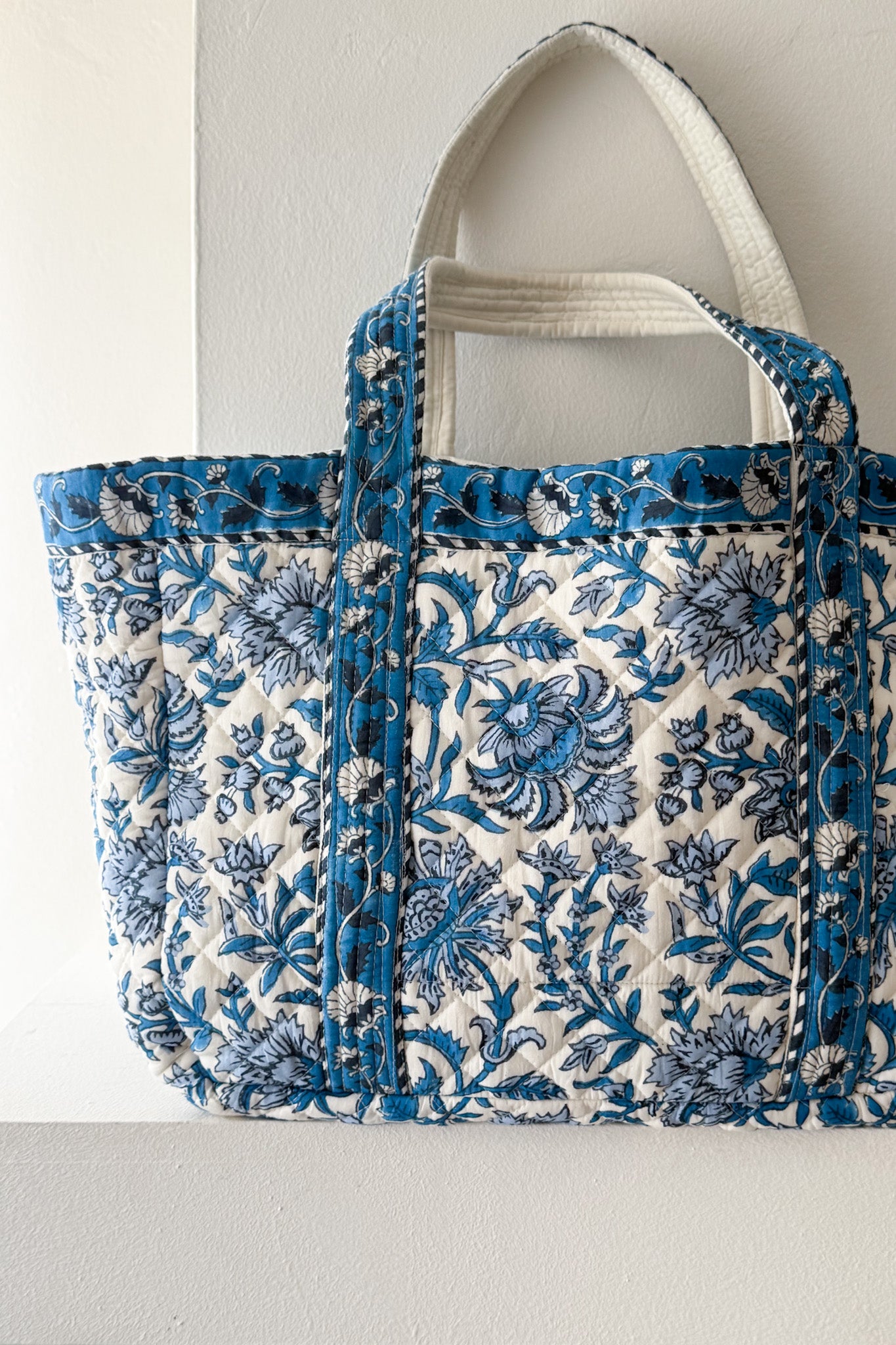 Market Quilted Tote Bag in Floral Blue