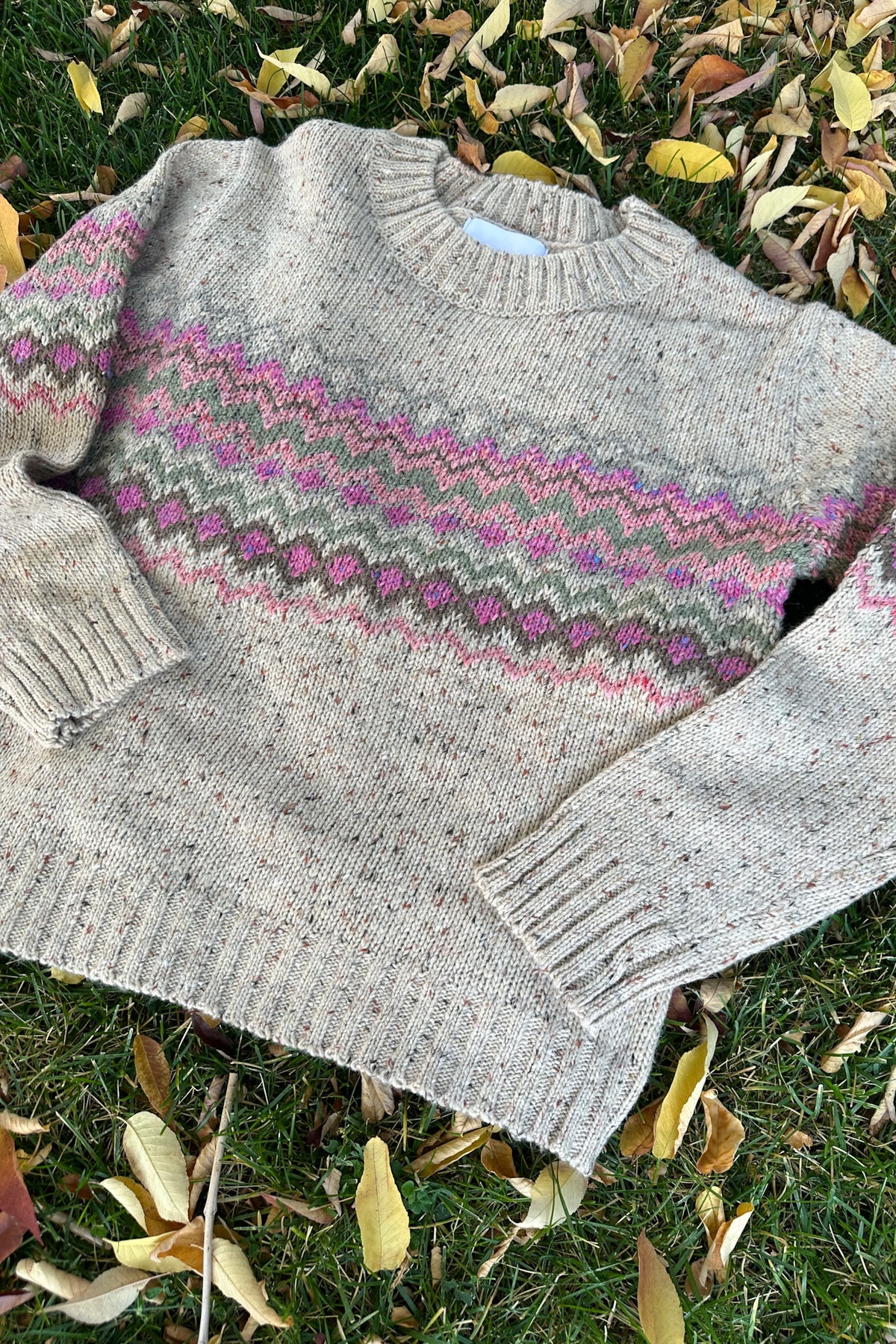 The Highlands Faire Isle Knit Pullover Sweater in Pink & Oatmeal