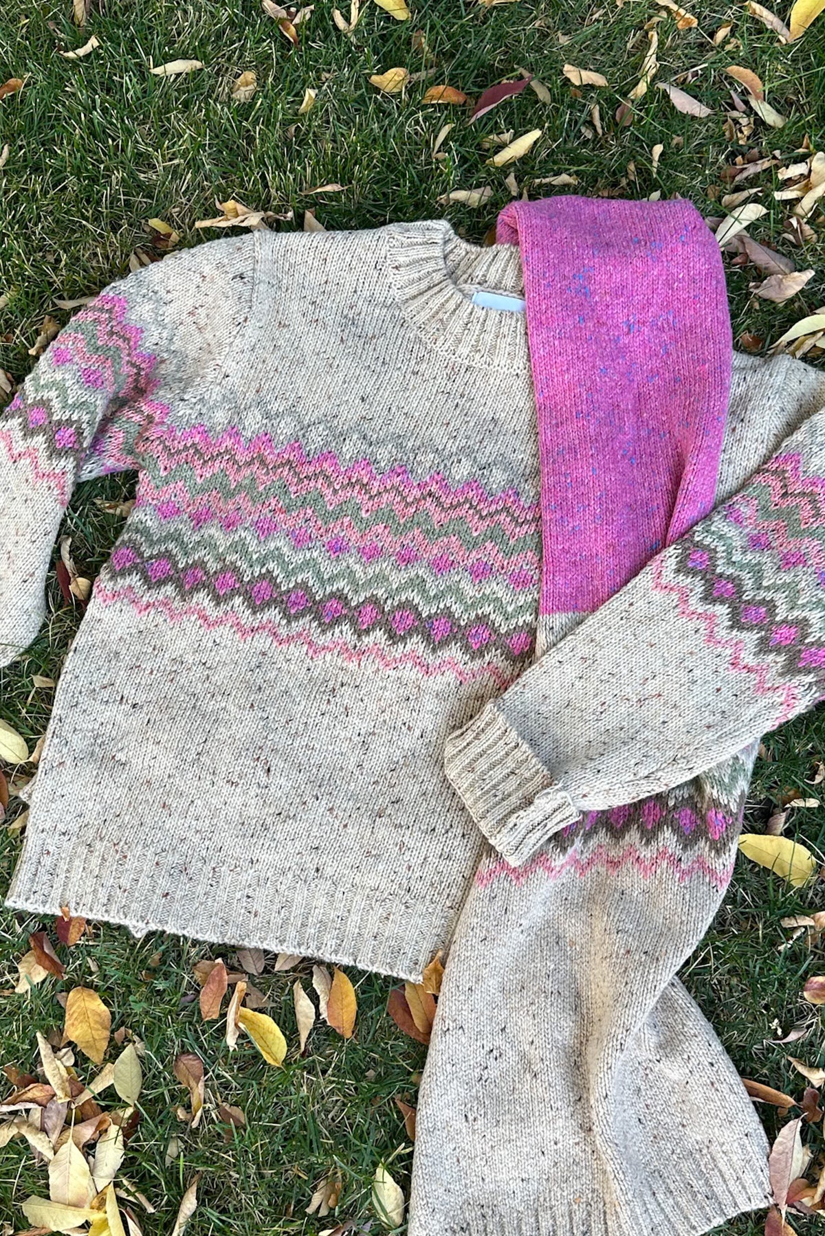 The Highlands Faire Isle Knit Pullover Sweater in Pink & Oatmeal