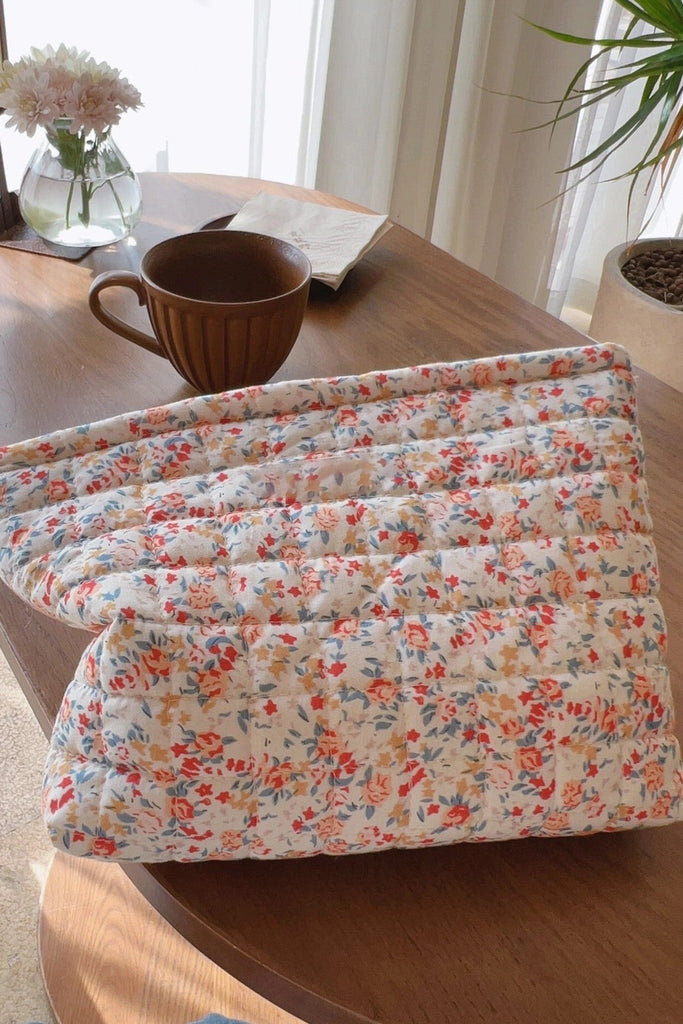 A Day in the Life Quilted Bag in Red - Neutral Ground
