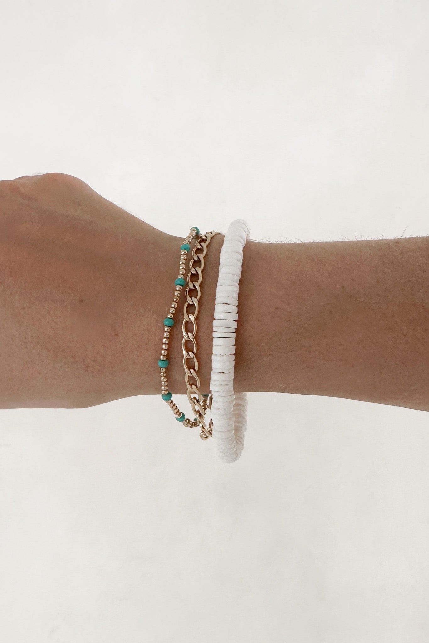 Amelie Beachy White Beaded Shell Bracelet - Neutral Ground