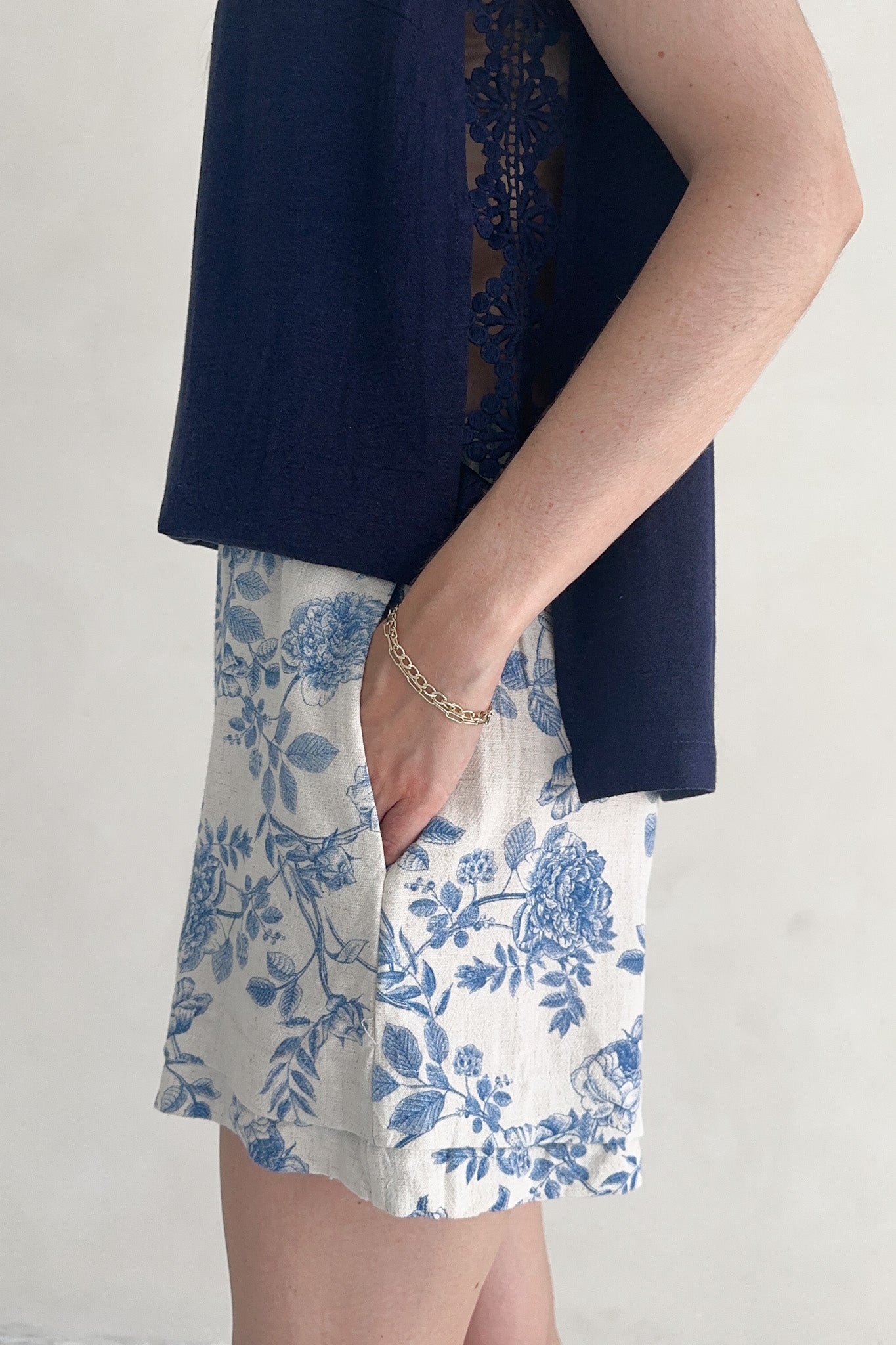 Château Printed Soft Linen Blend Shorts - Neutral Ground