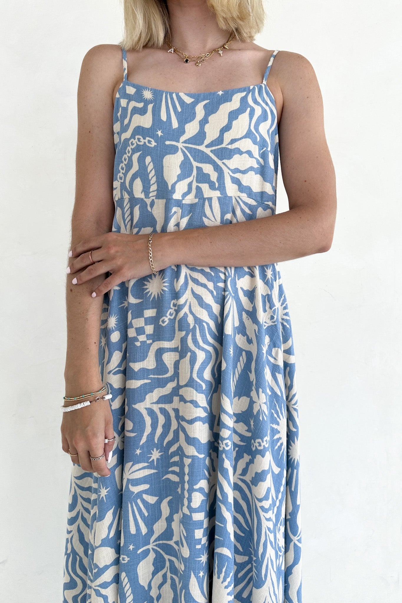 Elowen Blue Tropical Print Linen Blend Midi Dress l Neutral Ground