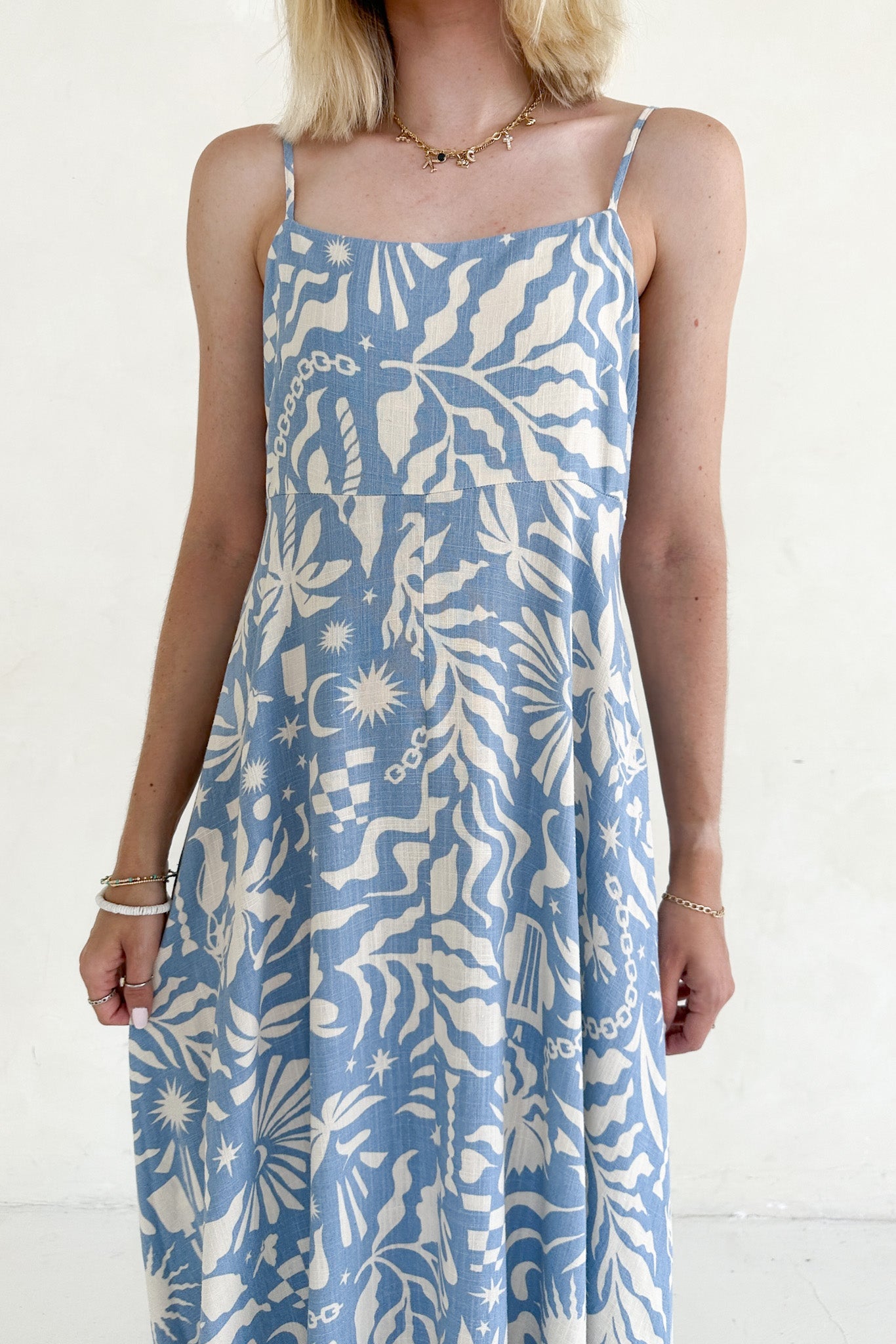 Elowen Blue Tropical Print Linen Blend Midi Dress l Neutral Ground