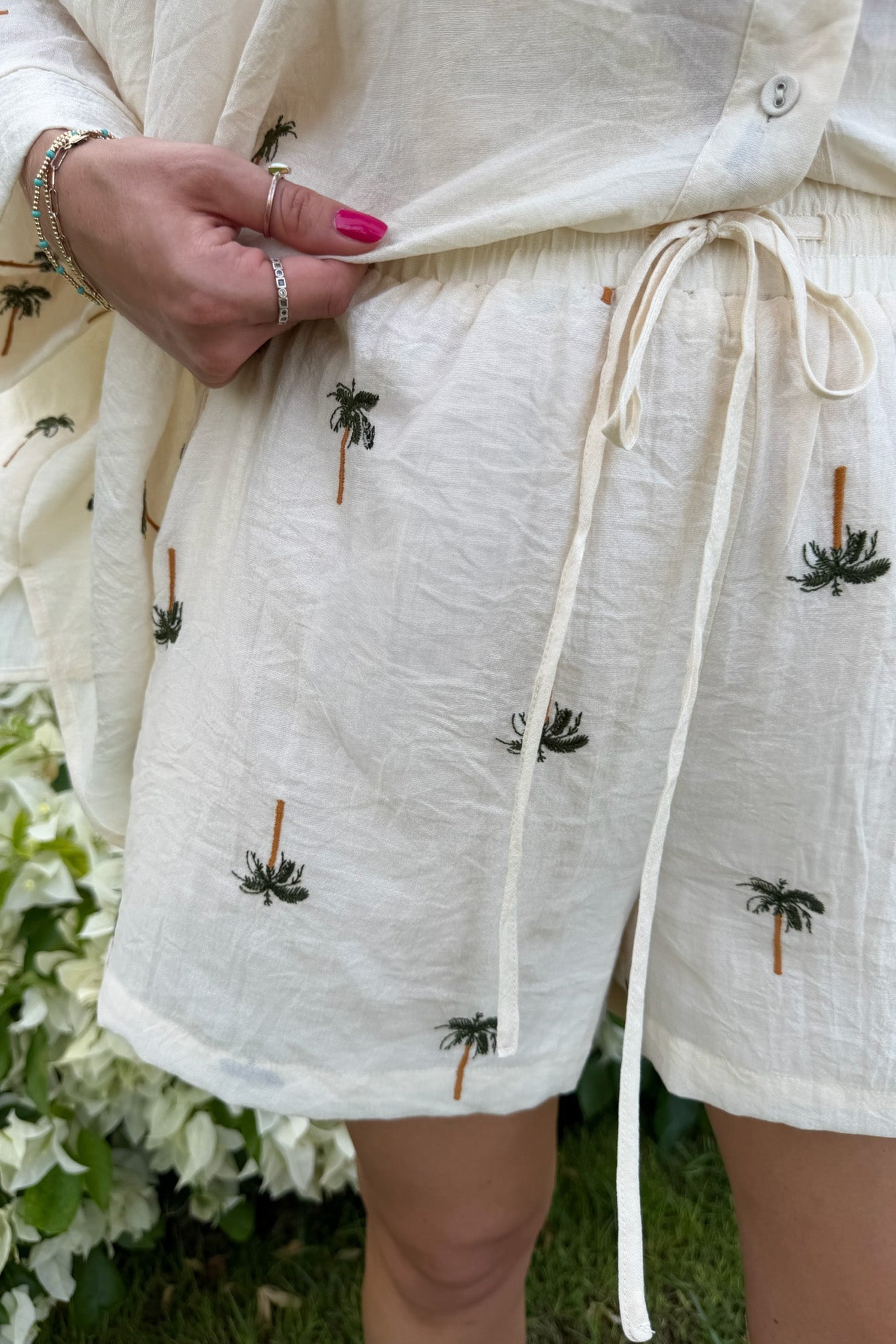 Hideaway Embroidered Shorts - Neutral Ground