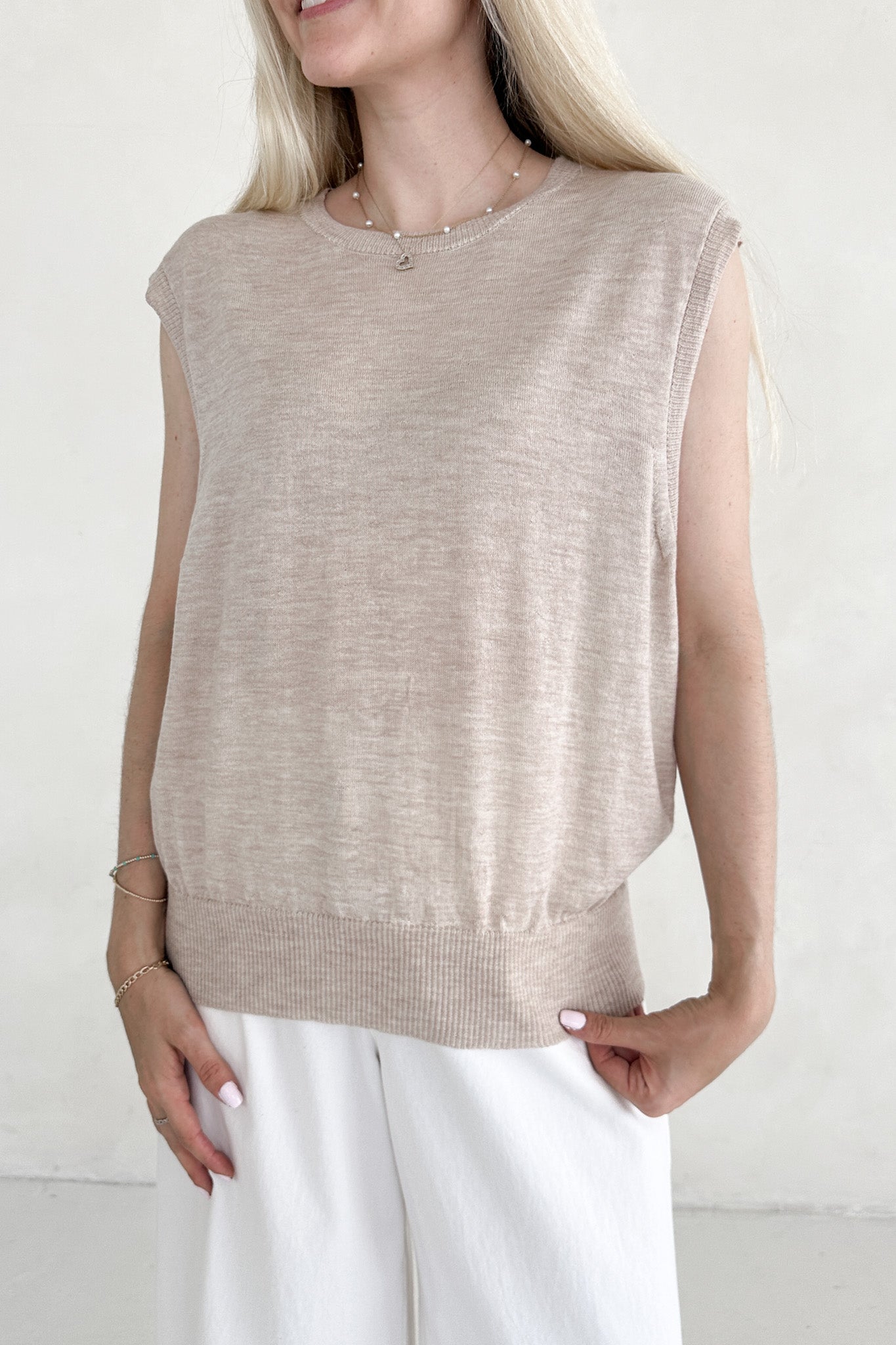 Lainey Lightweight Cashmere Relaxed Top in Taupe - Neutral Ground