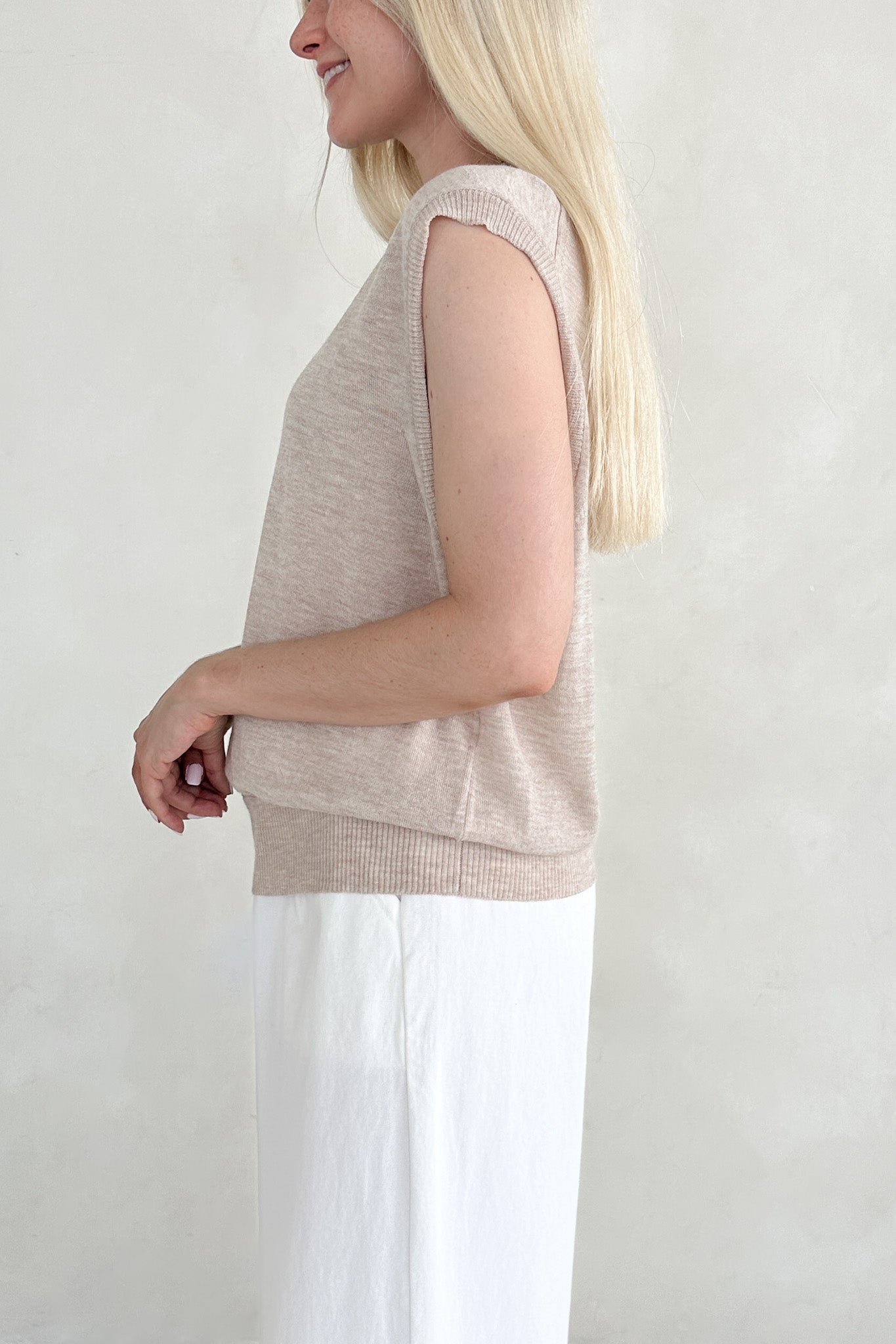 Lainey Lightweight Cashmere Relaxed Top in Taupe - Neutral Ground