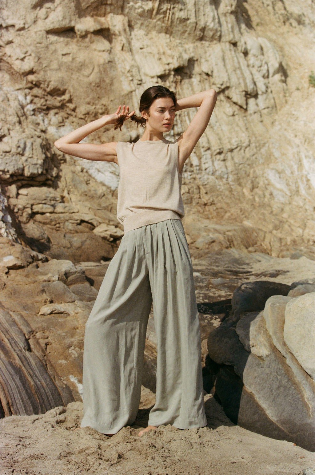 Lainey Lightweight Cashmere Relaxed Top in Taupe - Neutral Ground