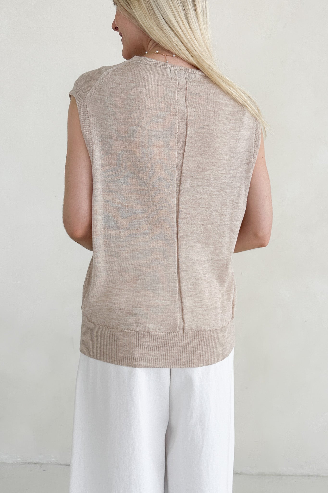 Lainey Lightweight Cashmere Relaxed Top in Taupe - Neutral Ground