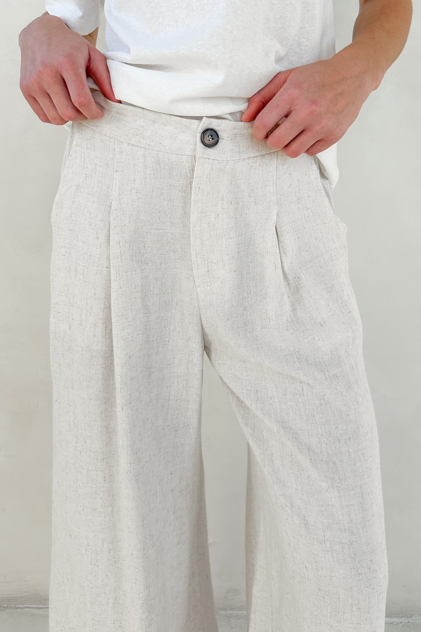 Land & Sea Pleated Linen Blend Trousers in Oatmeal - Neutral Ground