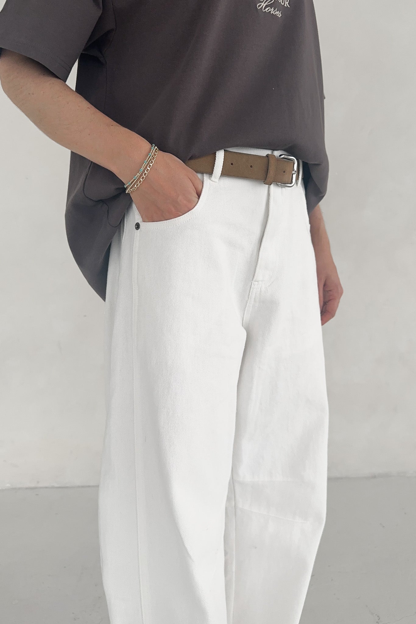 Nora Lightweight Cotton Barrel Jeans - Neutral Ground