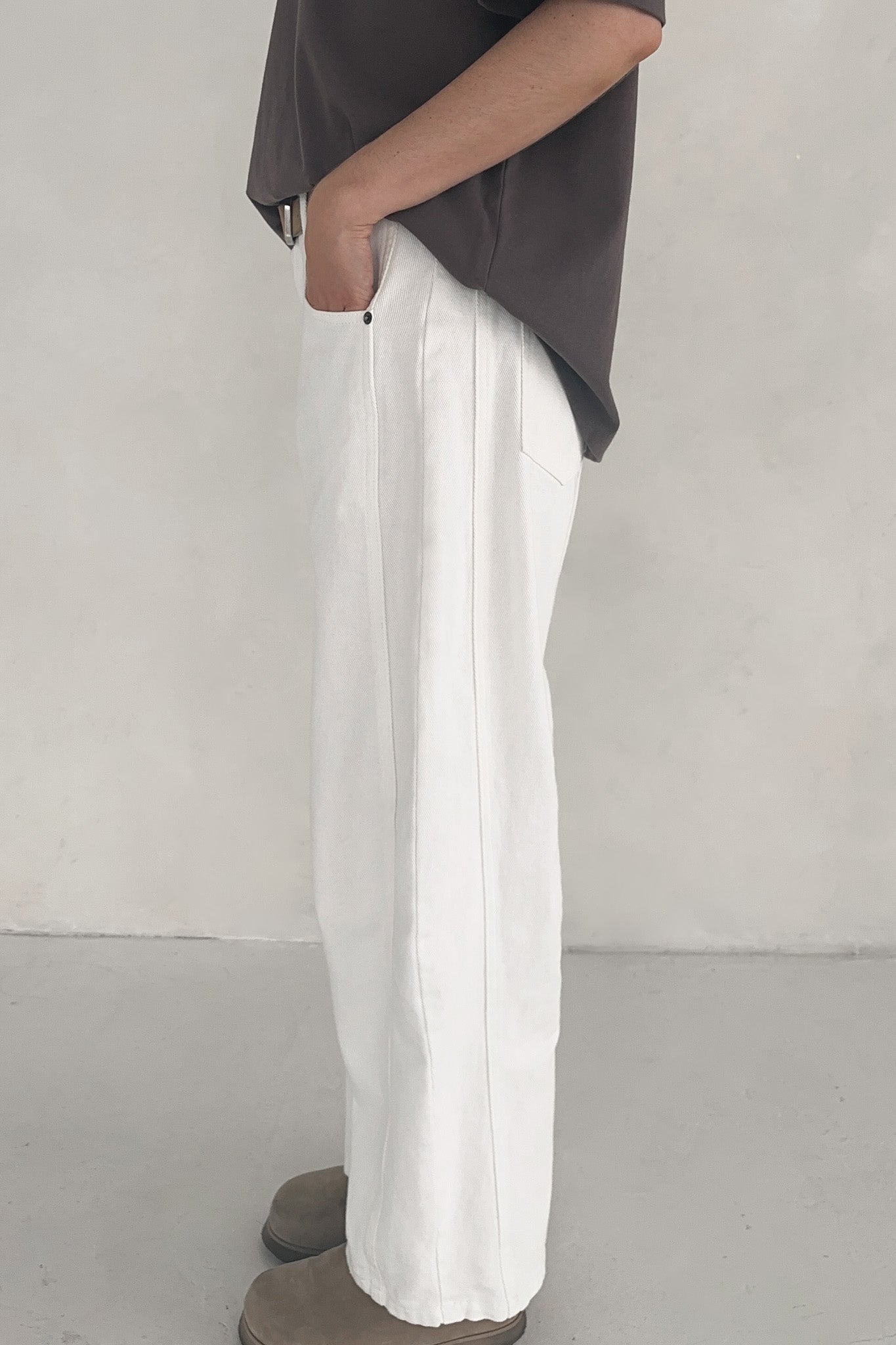 Nora Lightweight Cotton Barrel Jeans - Neutral Ground