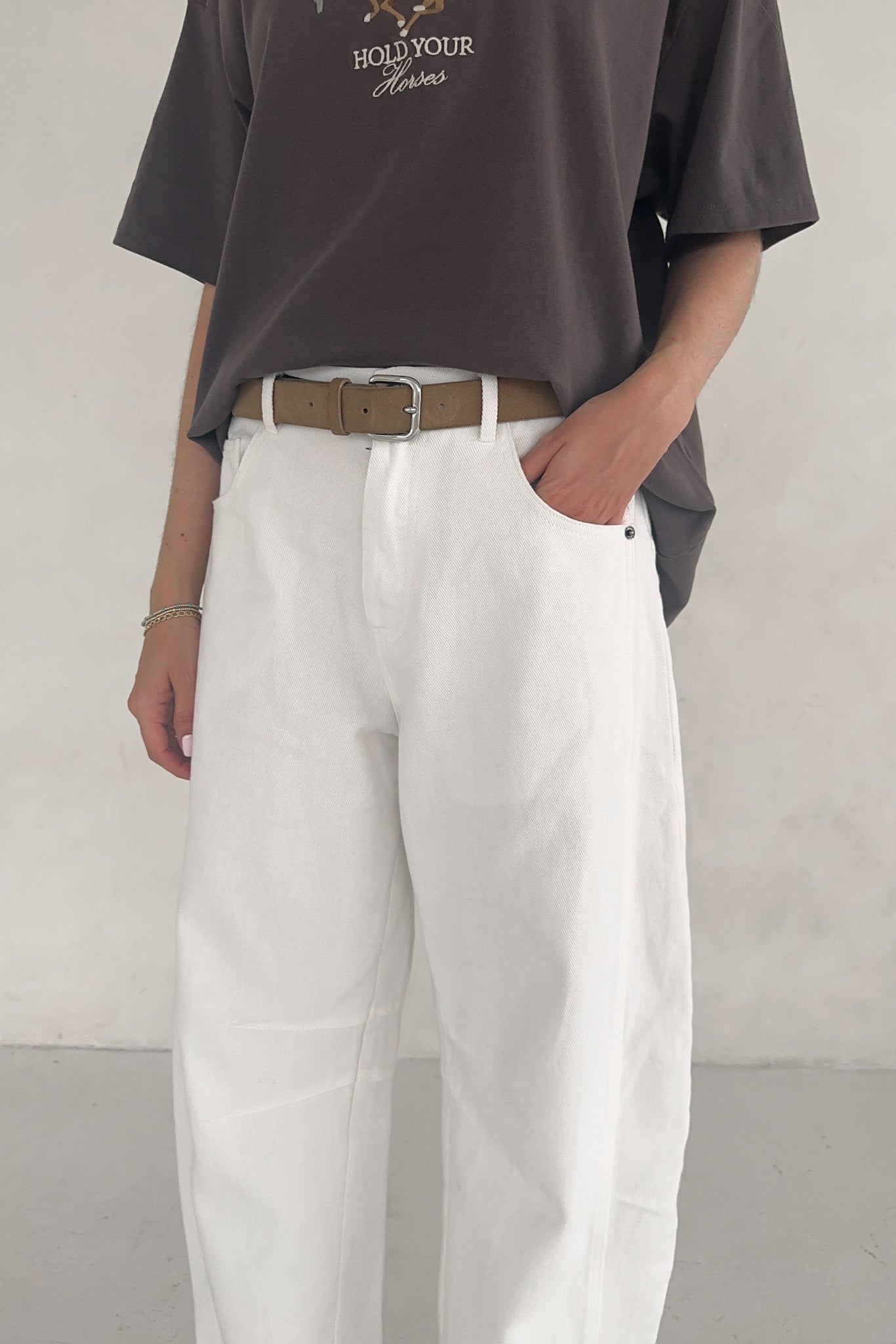 Nora Lightweight Cotton Barrel Jeans - Neutral Ground