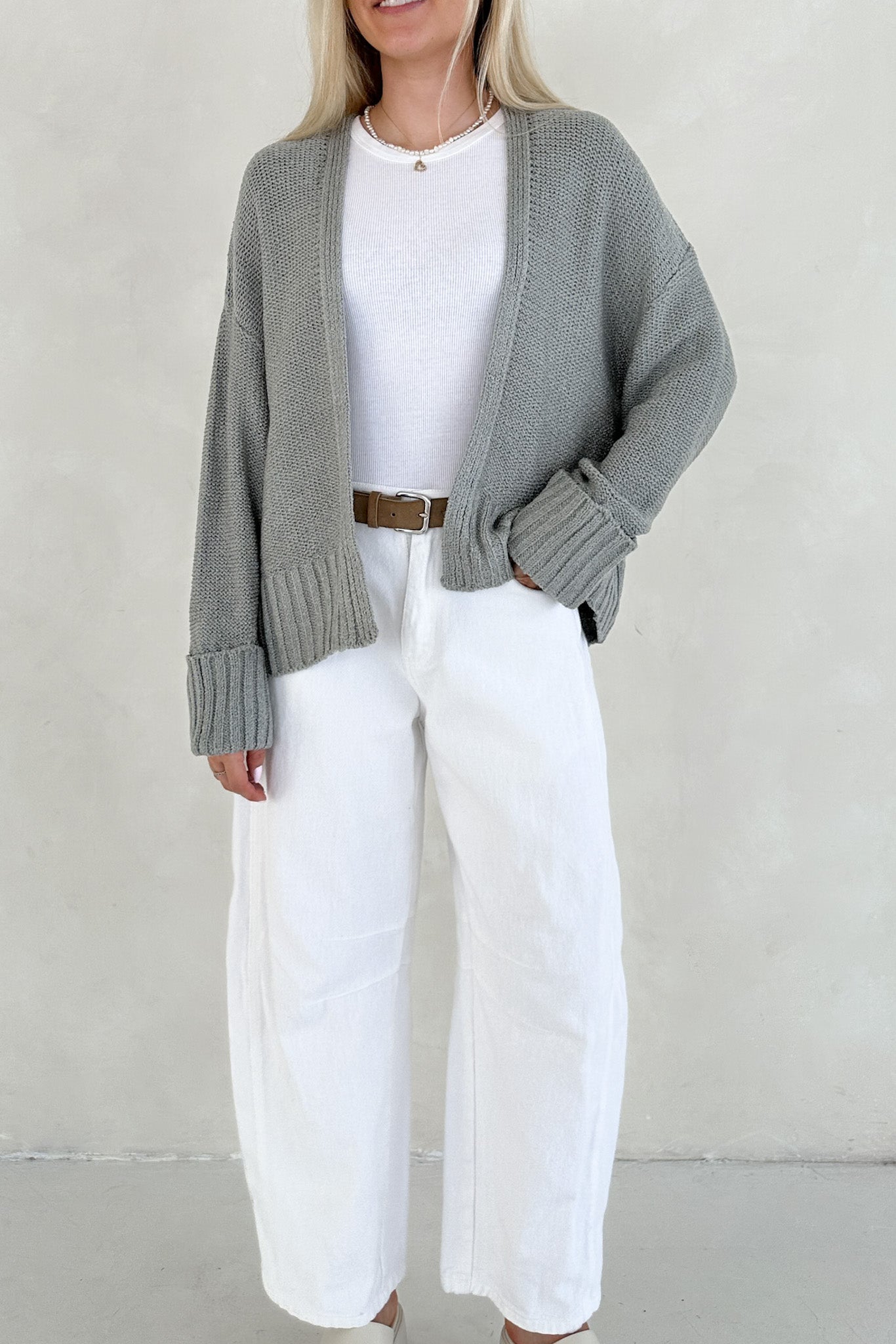 Nora Lightweight Cotton Barrel Jeans in White - Neutral Ground