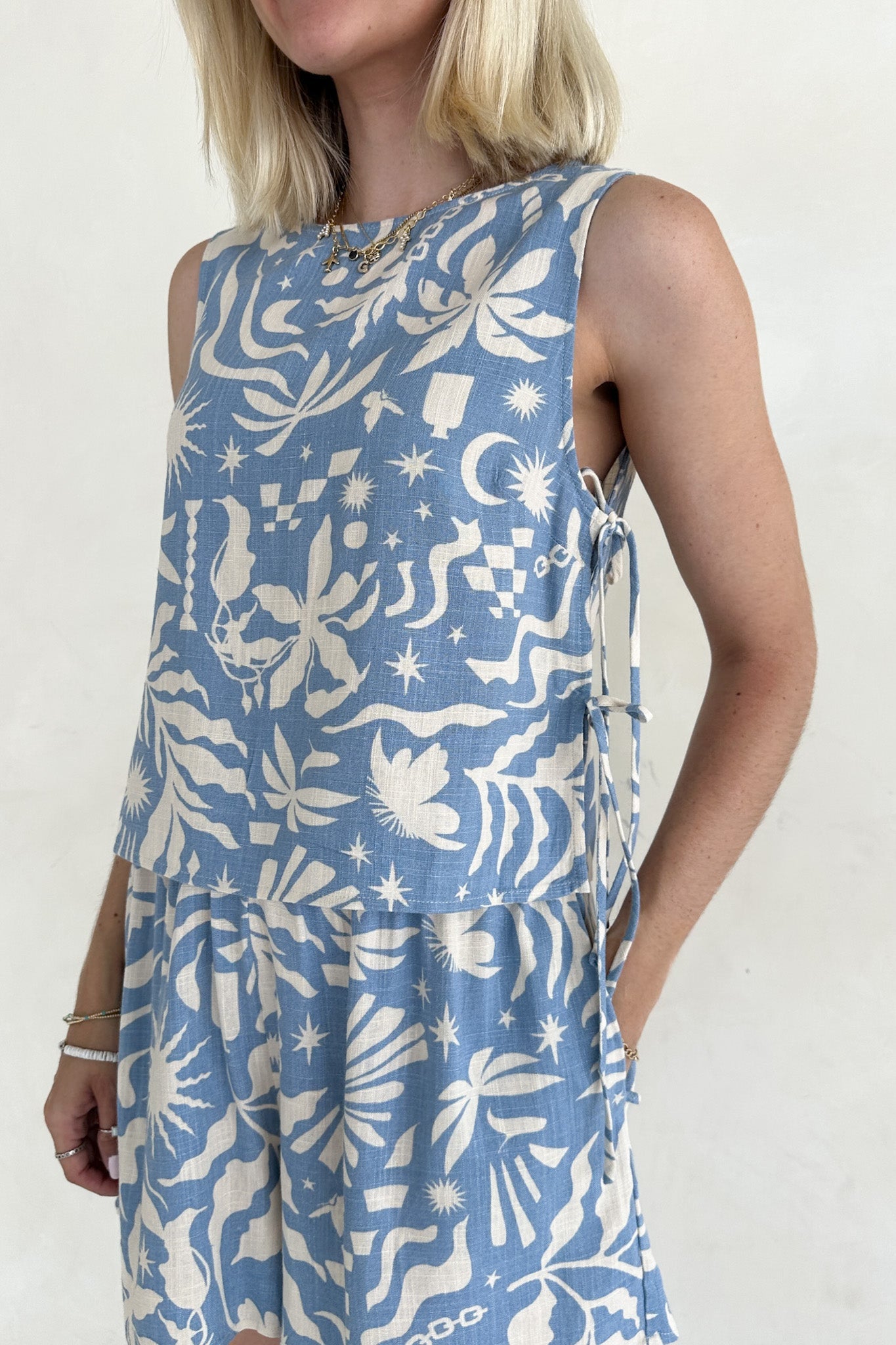 Renn Blue Tropical Print Linen Blend Top - Neutral Ground