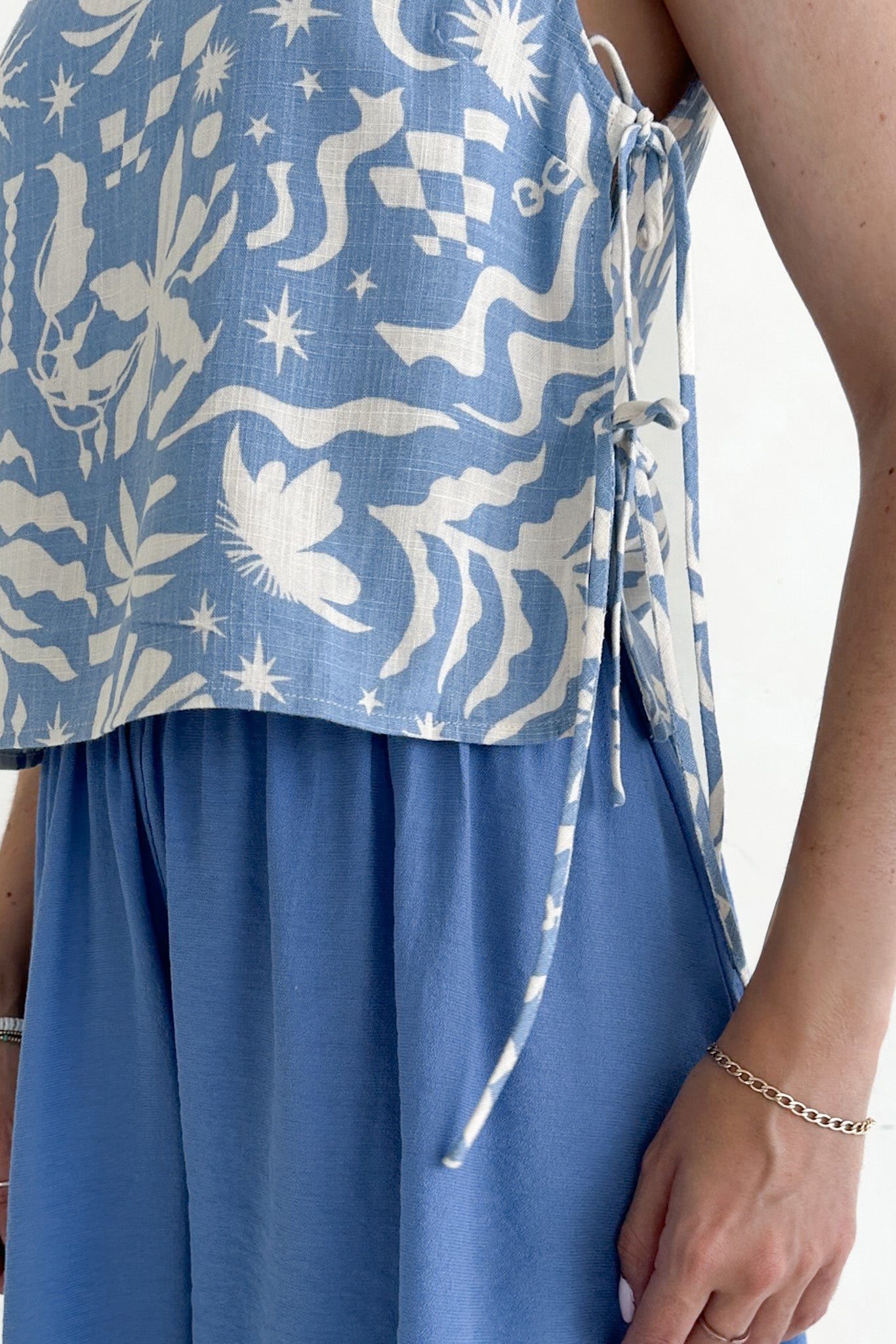 Renn Blue Tropical Print Linen Blend Top - Neutral Ground