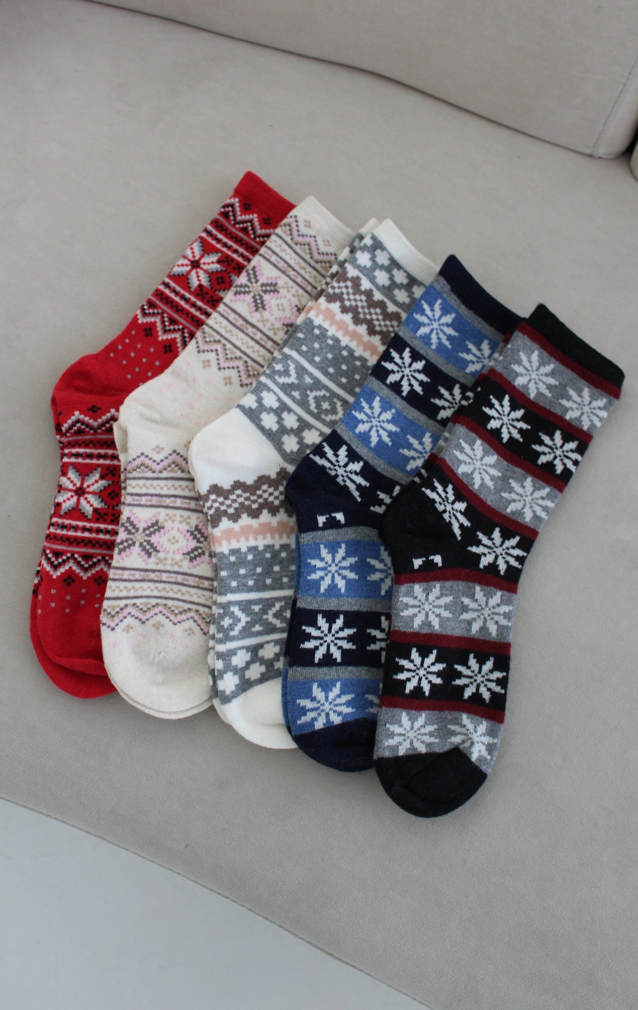 Snowflake Faire Isle Cashmere Blend Crew Socks in Black - Neutral Ground