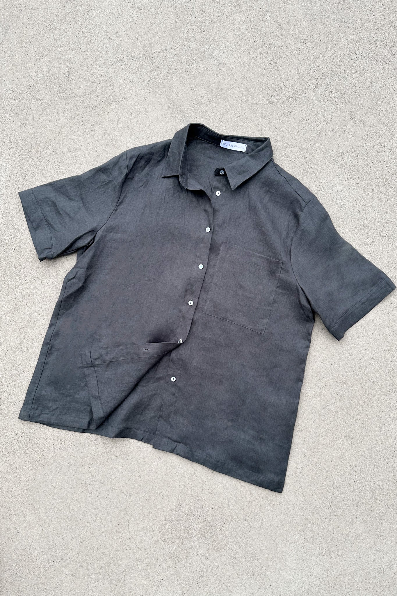 Nantucket Linen Button Down Shirt in Coal - Neutral Ground